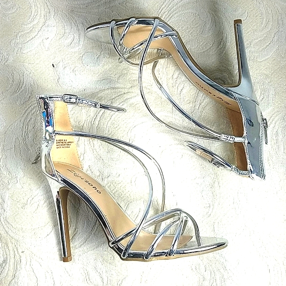 ZIGI SOHO Shoes silver strappy sandals 4 in like new